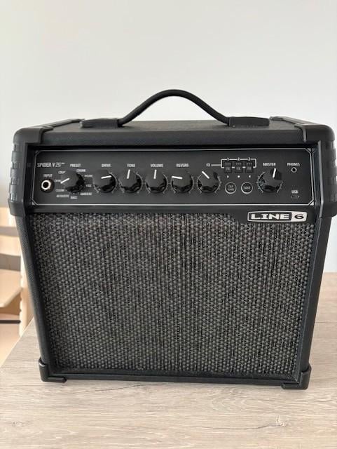 Line 6 Spider V20 Mk2, Muziek en Instrumenten, Versterkers | Bas en Gitaar, Ophalen, Zo goed als nieuw, Gitaar, Minder dan 50 watt
