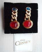 AVON oorbellen 1001 nacht. Blauw en rode strass steentjes, Overige materialen, Hangers, Overige kleuren, Nieuw