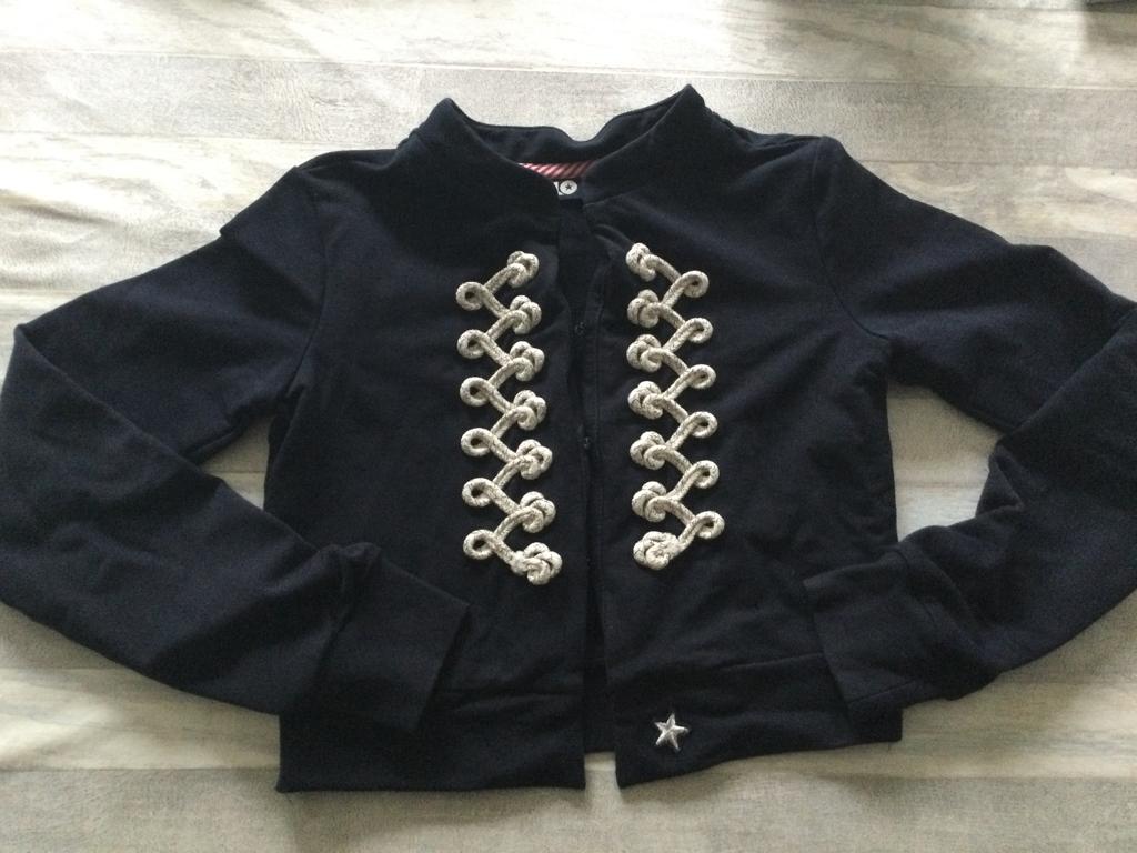 Prachtige blauwe DRESS LIKE FLO bolero met leuke details 152, Meisje, Trui of Vest, Ophalen of Verzenden, Zo goed als nieuw