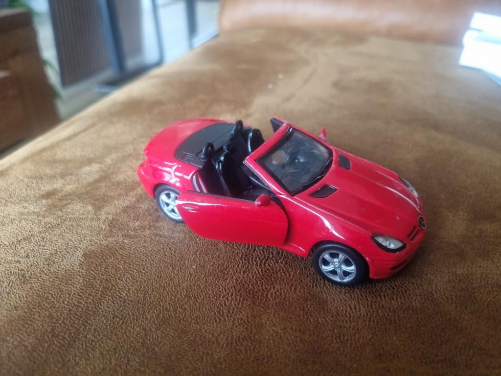 Maisto Mercedes-Benz SLK380 Diecast Modelauto Rood, Hobby en Vrije tijd, Modelauto's | 1:18, Ophalen of Verzenden