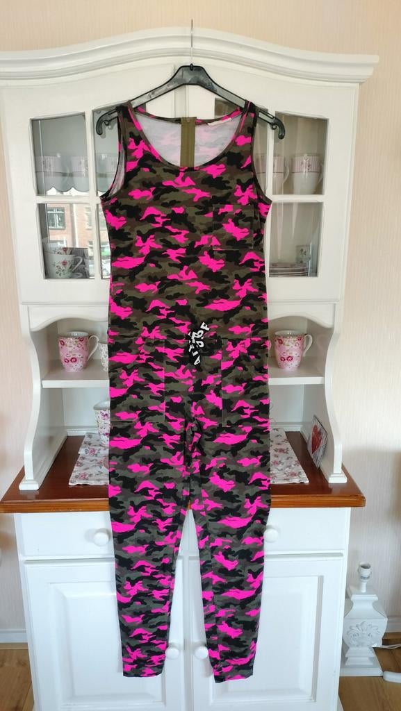 Super leuke Jumpsuit met roze leger print! (NIEUW!), Kleding | Dames, Ophalen of Verzenden, Nieuw, Maat 36 (S), Roze