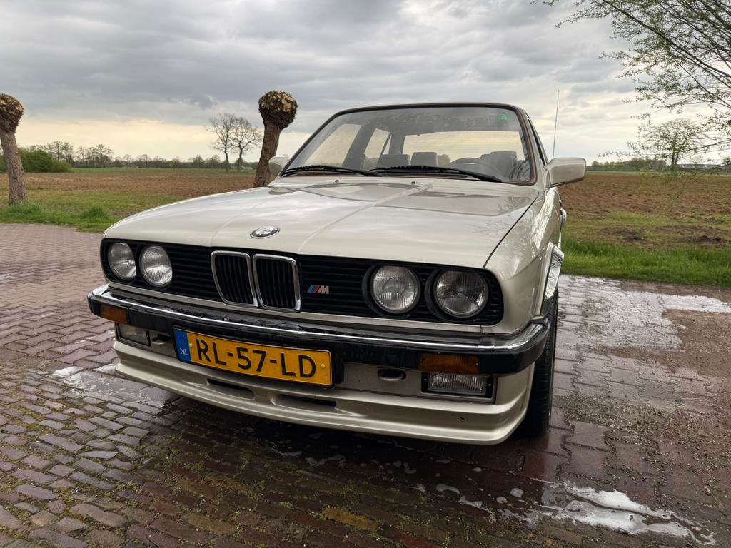 BMW 3-Serie 2.0 I 320 1987 Beige, Auto's, BMW, Particulier, 3-Serie, Alarm, Lichtmetalen velgen, Mistlampen, Benzine, Sedan, Handgeschakeld
