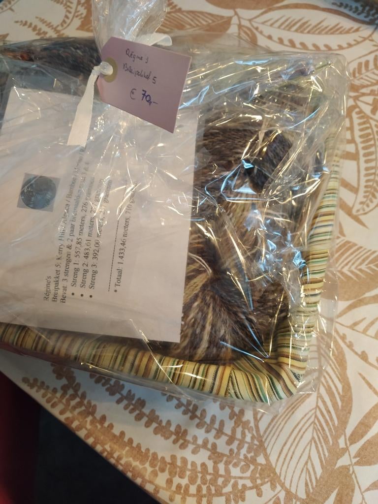 Opruiming: 6 mooie kleurige brei/haakpakket, €45 per pakket., Ophalen of Verzenden, Nieuw, Breien of Haken, Wol of Garen