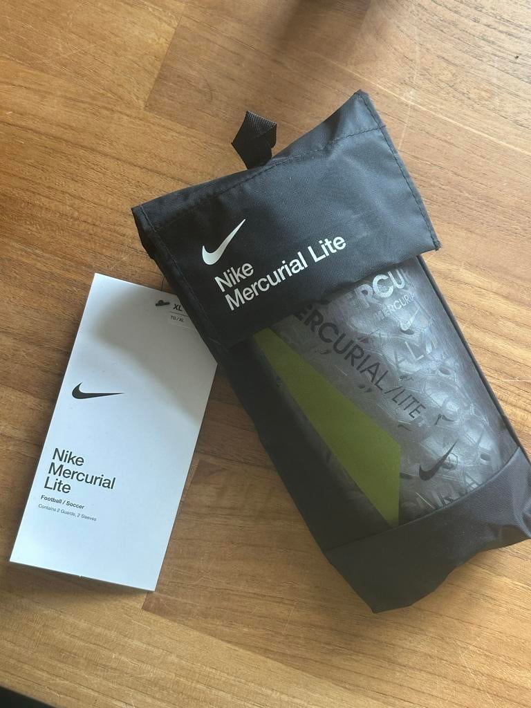 Nike Mercurial Scheenbeschermers - Nieuw!!, Sport en Fitness, Voetbal, Maat XL, Ophalen of Verzenden, Nieuw, Overige typen