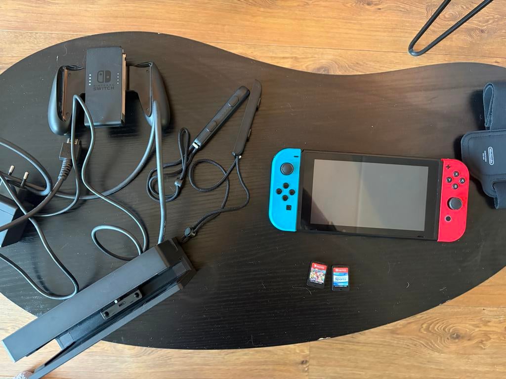 Nintendo Switch (2021) met Mario Kart, Sports & Just Dance, Spelcomputers en Games, Spelcomputers | Nintendo Switch, Switch 2019 Upgrade