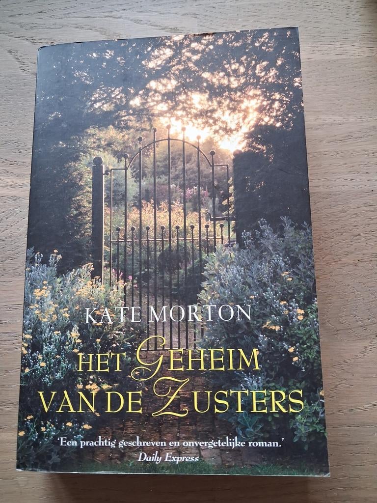 Kate Morton - Geheim van de zusters, Boeken, Ophalen of Verzenden, Zo goed als nieuw, Kate Morton