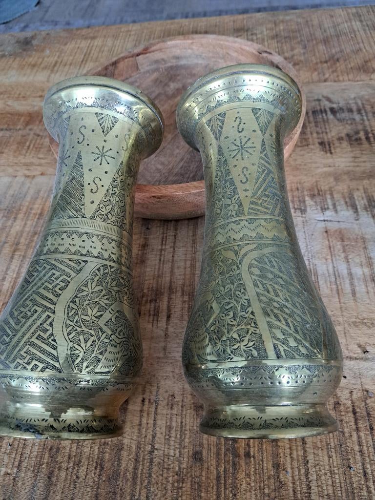 Set van 2 vintage messing vazen met gravures, Ophalen