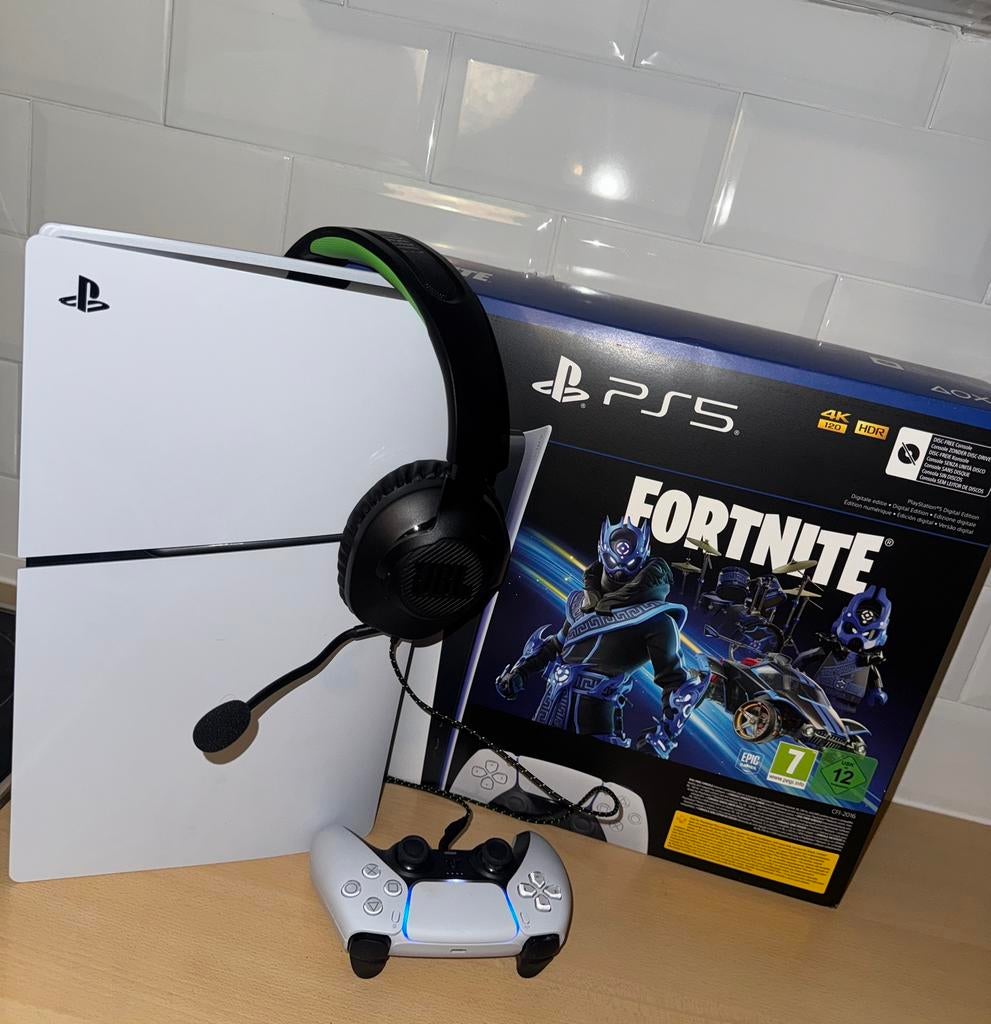 PS5 Slim Digital Edition Fortnite Bundle + JBL headset, Ophalen, Zo goed als nieuw