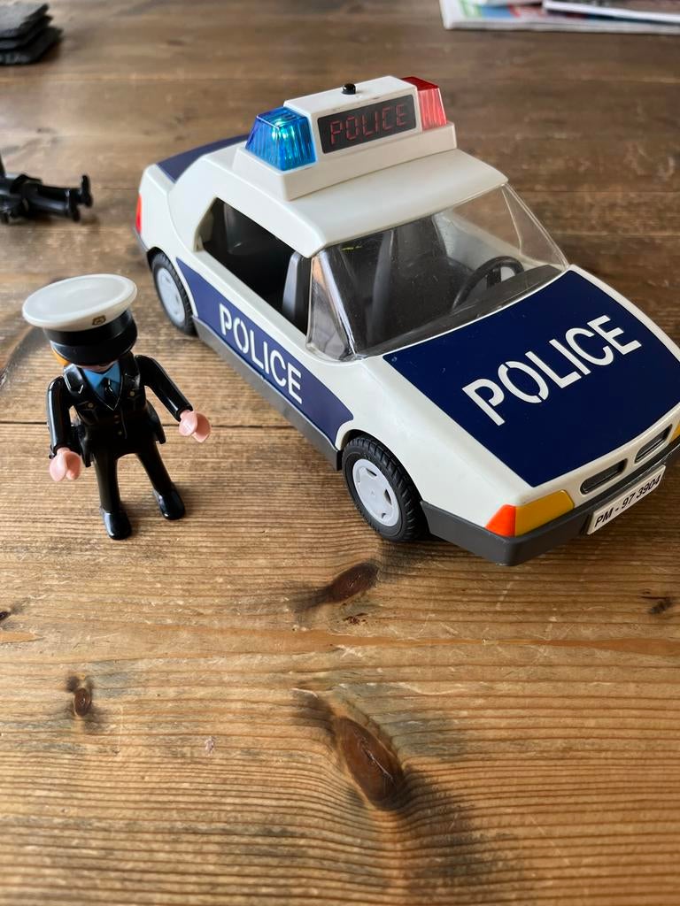 PLAYMOBIL Politieauto met 2 agenten en werkend zwaailicht, Ophalen of Verzenden, Gebruikt, Complete set