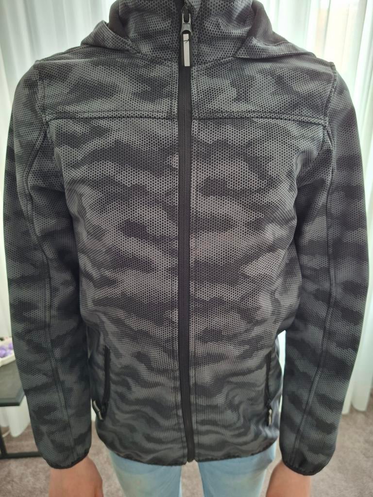 Stoere ID Code softshell jas maat 146/152, Kinderen en Baby's, Kinderkleding | Maat 146, ID Code, Ophalen of Verzenden, Zo goed als nieuw