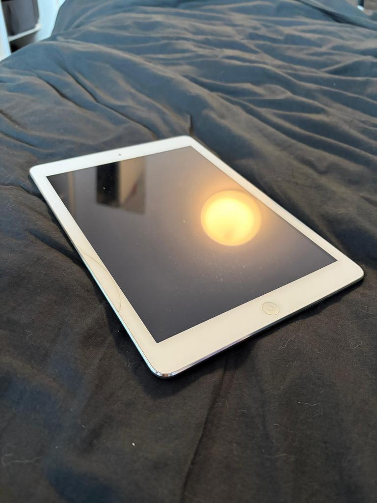 iPad Air 1e generatie, 32GB, zilver, met hoesje, Computers en Software, Apple iPads, Gebruikt, 32 GB, Apple iPad Air, Ophalen of Verzenden