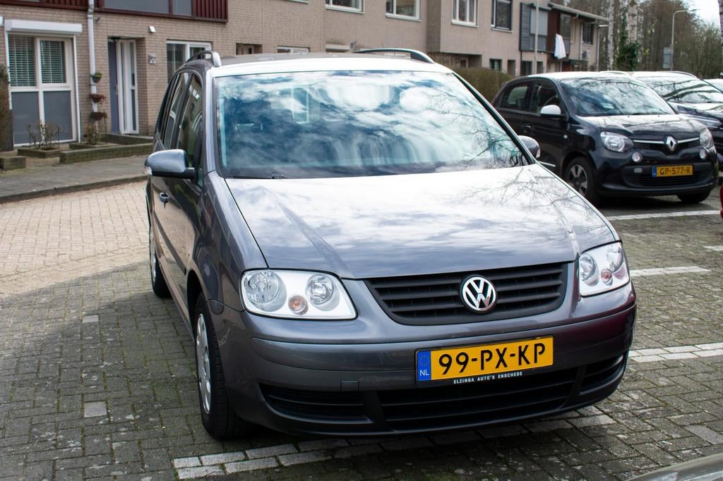 Volkswagen Touran 1.6 Benzine | Lage km-stand | APKseptember, Stof, 4 cilinders, Origineel Nederlands, 75 €/maand