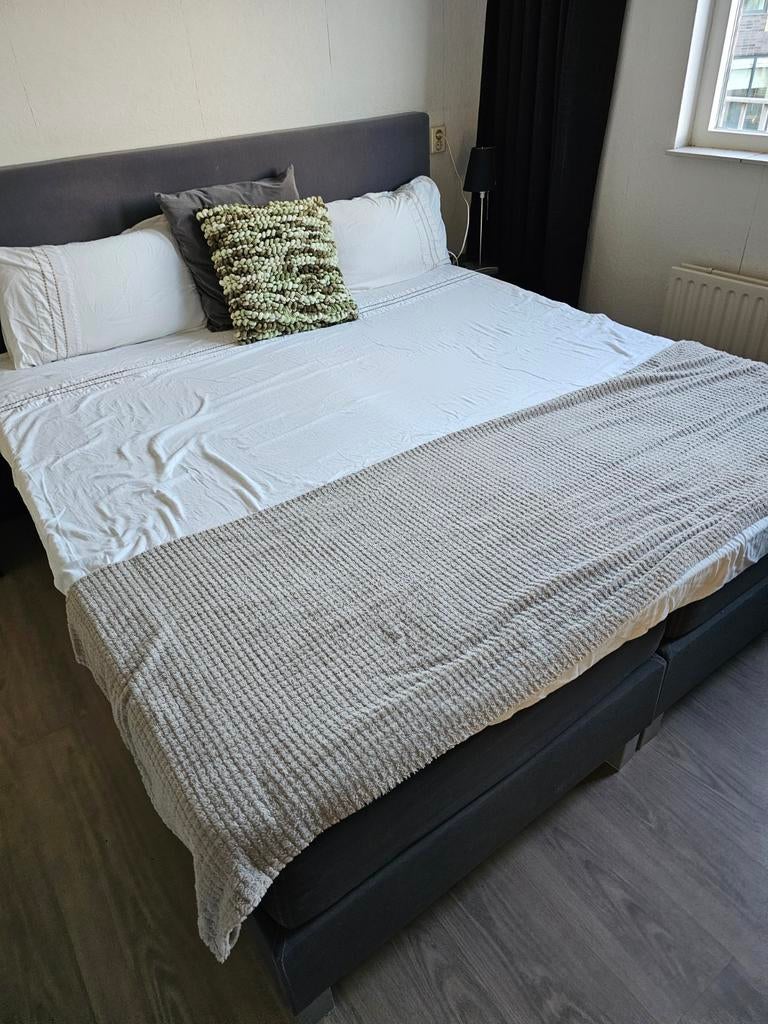 Gratis! 2-persoons boxspring met topper, 180x200cm, Ophalen, Gebruikt, Tweepersoons, Grijs