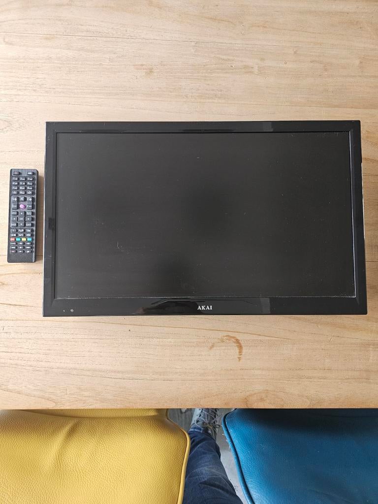 Akai 22 inch TV met afstandsbediening en muur bevestiging, Gebruikt, 50 Hz, Minder dan 40 cm, Ophalen