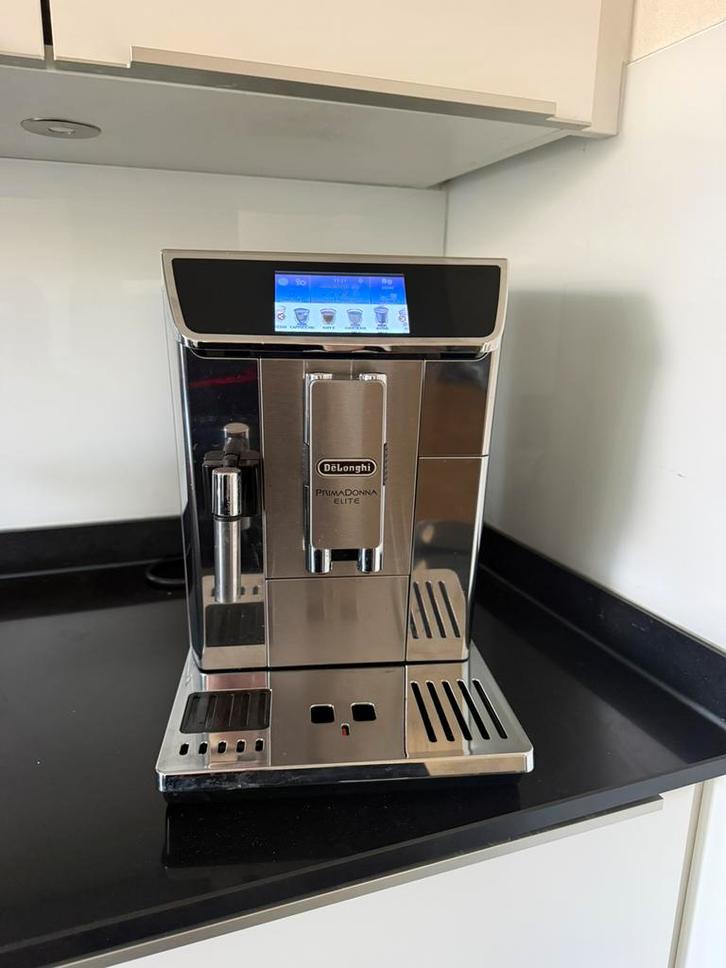 DeLonghi PrimaDonna Elite, Witgoed en Apparatuur, Koffiezetapparaten, Gebruikt, Koffiebonen, Koffiemachine, 1 kopje, Afneembaar waterreservoir