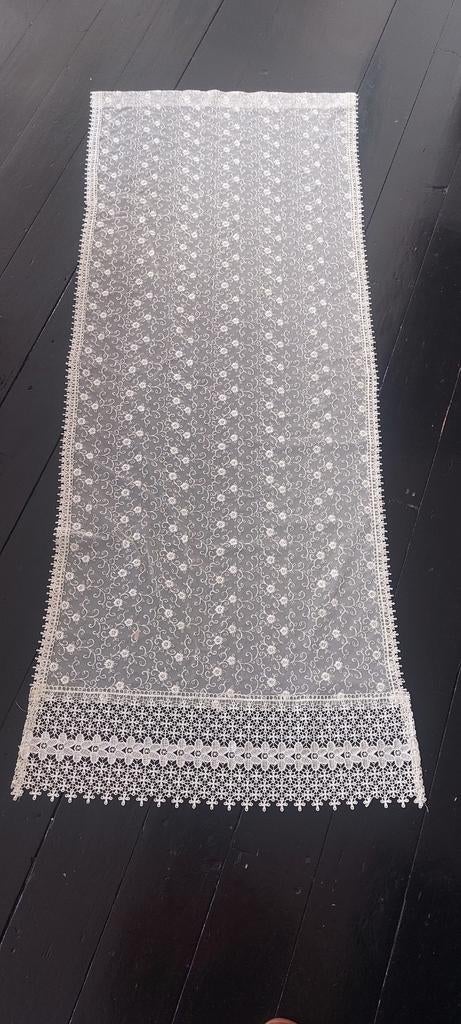 Kanten Tafelloper/ gordijn vintage stijl  met Bloemmotief, Ophalen of Verzenden