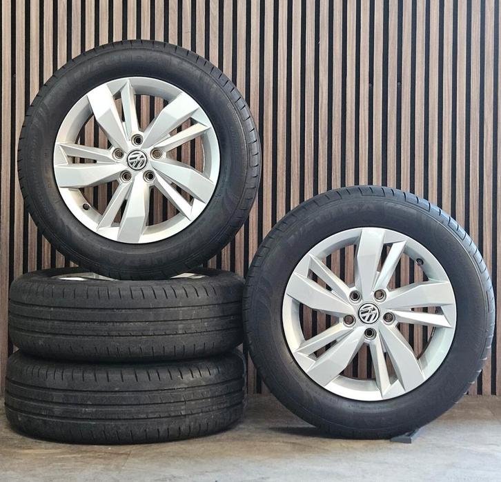 Nette 15" Orig Volkswagen Polo Velgen+Goede Zomerbanden 5x10, Auto-onderdelen, Banden en Velgen, Banden en Velgen, Zomerbanden