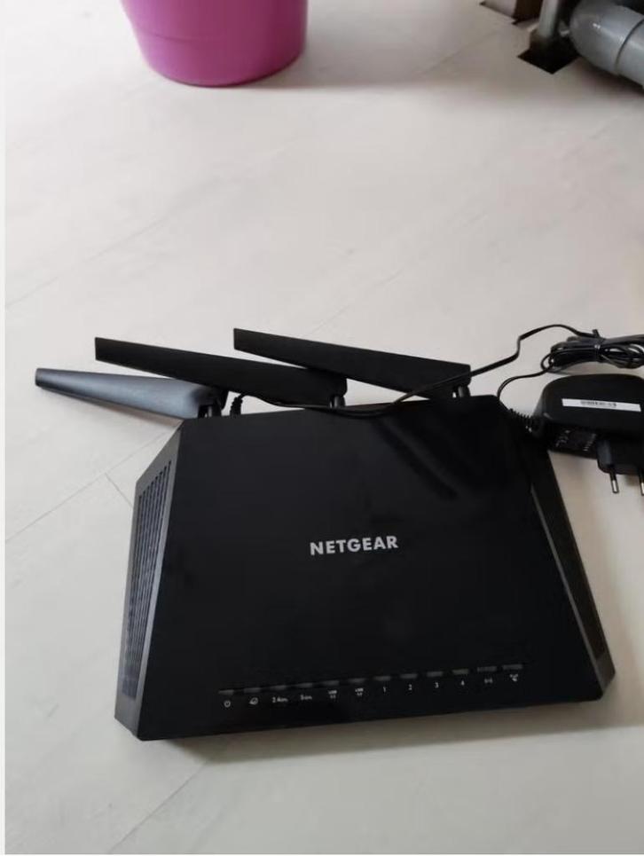 Netgear Night Hawk router en acces point wifi R6800, Computers en Software, Routers en Modems, Zo goed als nieuw, Router met modem