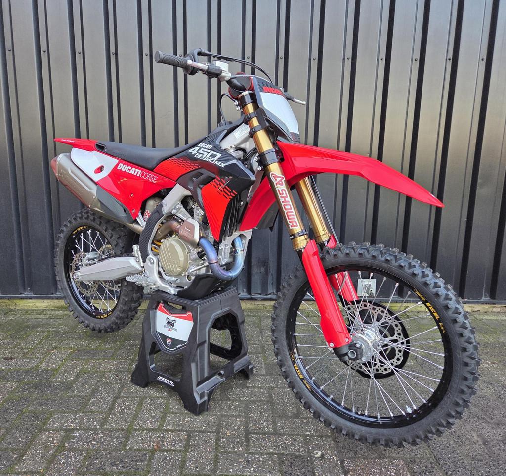 Ducati Desmo 450 MX Factory, Bedrijf, Crossmotor