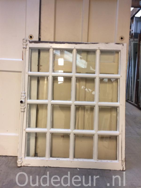 nr. r762 raam met oude sluiting, Doe-het-zelf en Verbouw, Deuren en Horren