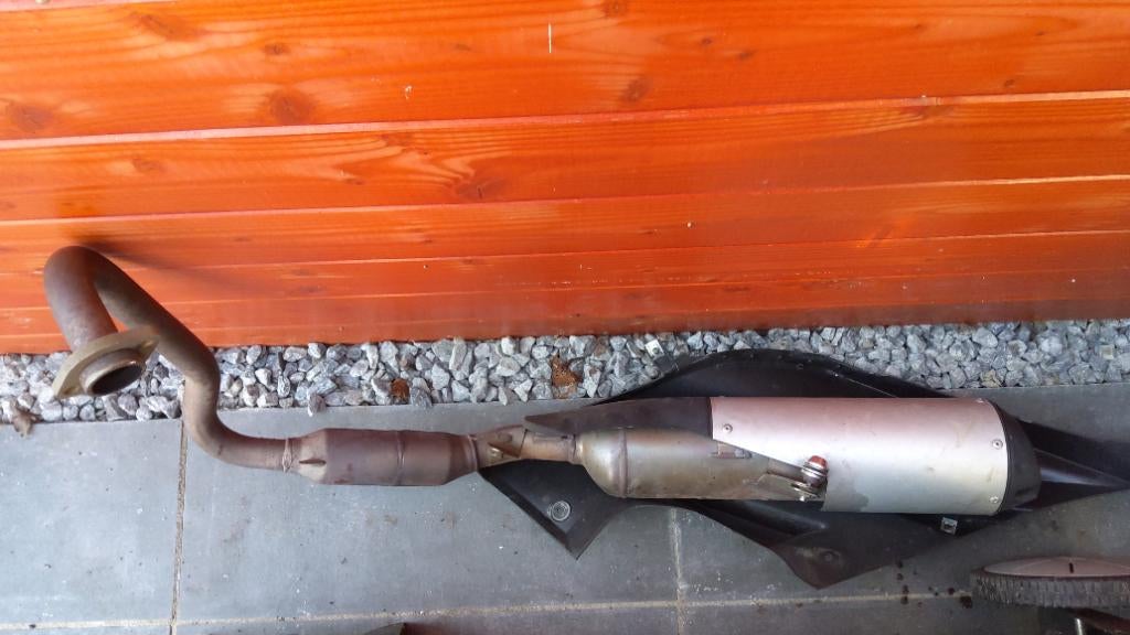 Yzf r125 originele uitlaat met lichte beschadiging., Ophalen of Verzenden, Gebruikt