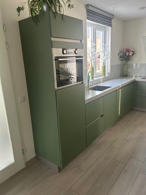 ✨MAT OLIJFGROEN GREEPLOOS KEUKEN MET EILAND ✨MAT, Ophalen, Hoekkeuken, Zo goed als nieuw, Met kookeiland