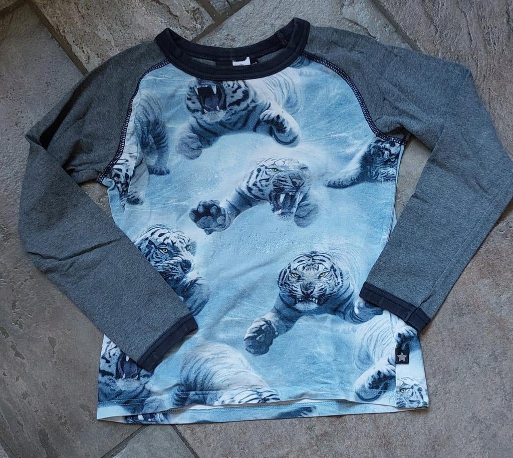 Molo zwemmende tijgers maat 128, Molo, Ophalen of Verzenden, Zo goed als nieuw, Shirt of Longsleeve