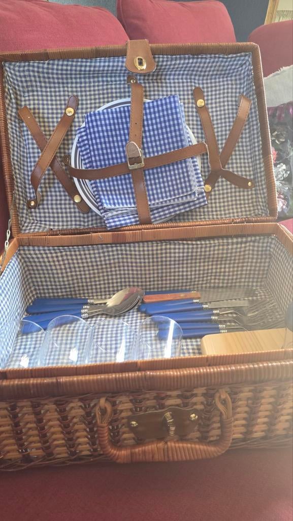 Complete picknickmand voor 4 personen, Ophalen of Verzenden, Zo goed als nieuw