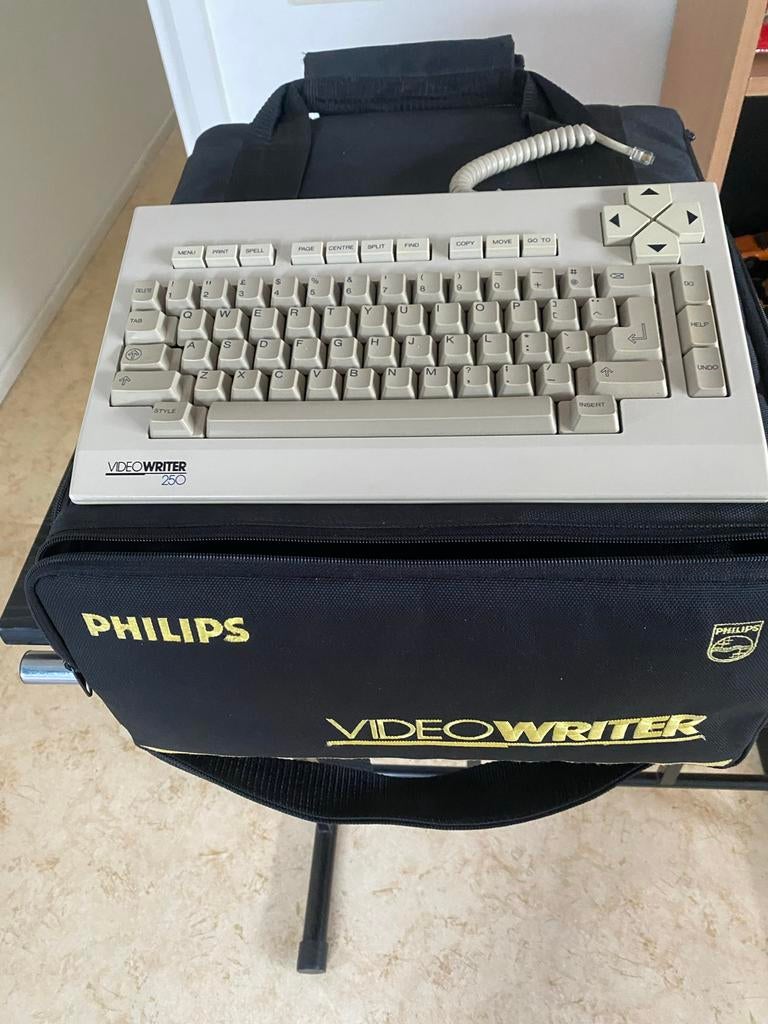 Philips VideoWriter 250 met toetsenbord en handleidingen, Ophalen