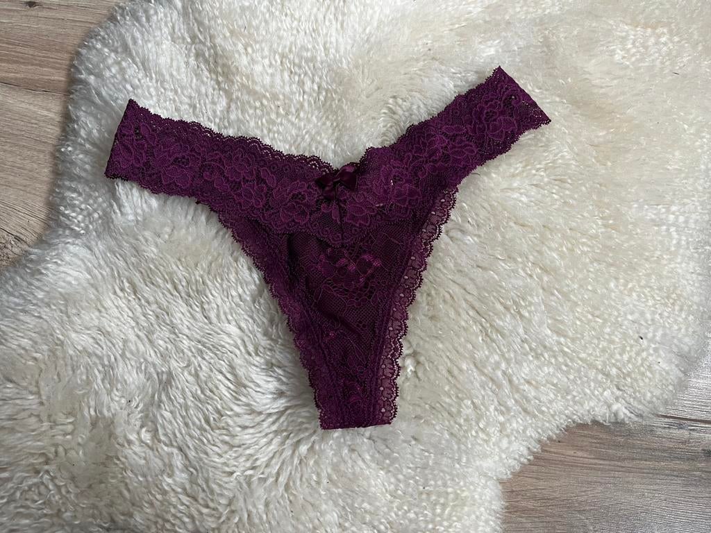 Prachtige donker paarse Hunkemöller string mt S, Ophalen of Verzenden, Paars, String