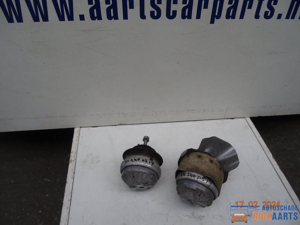 motorsteunen mercedes E W211  2112400317  2112400517, Gebruikt, -, Ophalen of Verzenden, -