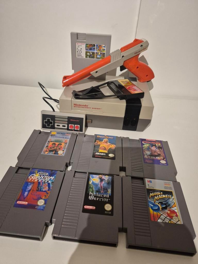 Nintendo Nes Set met mooie games zapper em gamegenie, Ophalen of Verzenden, Zo goed als nieuw, Met 2 controllers, Met zapper/pistool