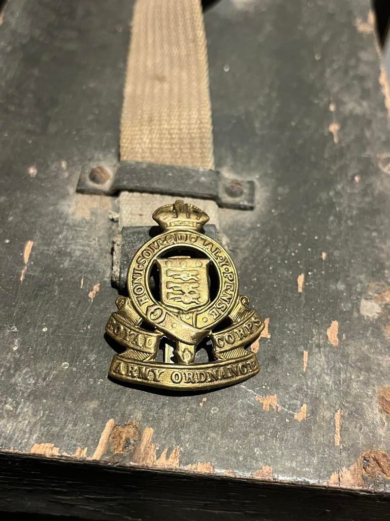 Engelse RAOC capbadge, Verzamelen, Ophalen of Verzenden, Landmacht, Engeland, Embleem of Badge
