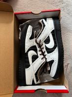 Nike Dunk Low LX - Maat 38, Kleding | Dames, Schoenen, Bruin, Ophalen of Verzenden, Sneakers of Gympen, Zo goed als nieuw