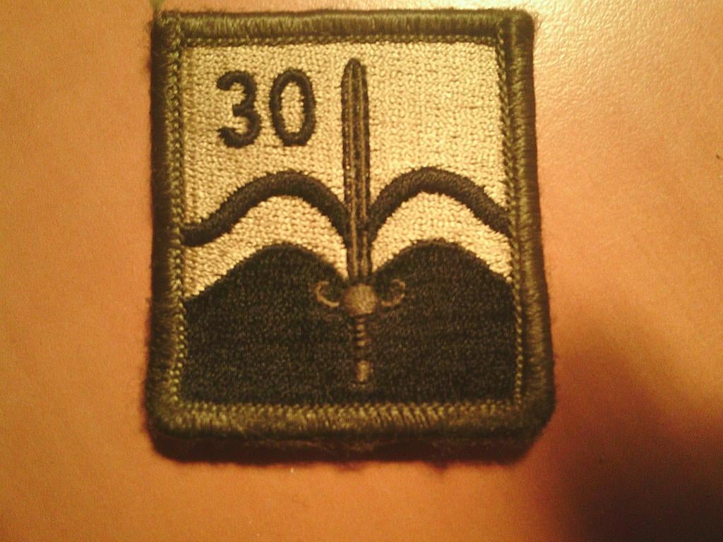 borstembleem 30 IBB KNR, Verzamelen, Militaria | Algemeen, Ophalen of Verzenden, Landmacht, Nederland, Embleem of Badge