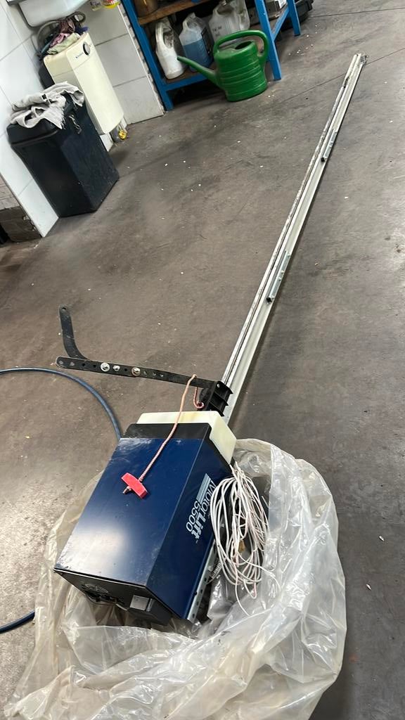 Garagepoort opener, Ophalen, Zo goed als nieuw, Elektromotor