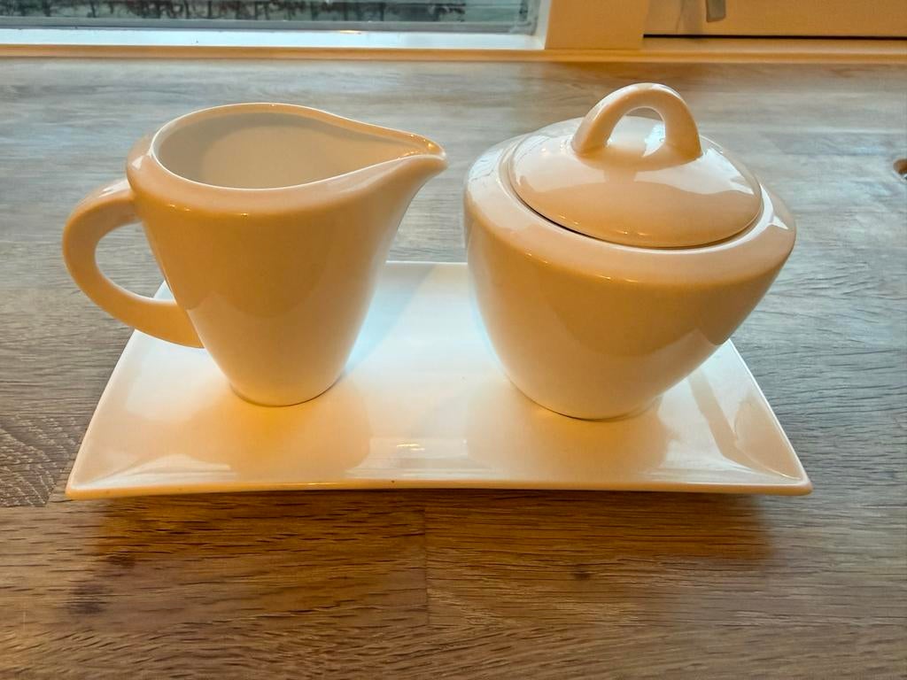 Maxwell & Williams Melk & Suikerset - White Basics, Huis en Inrichting, Keuken | Servies, Overige typen, Nieuw, Ophalen of Verzenden