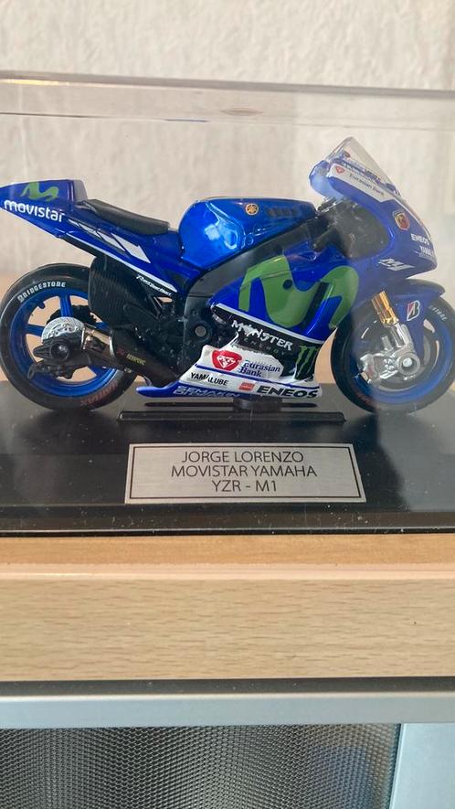 6 motor schaalmodellen 1:18 in kunststof vitrine boxjes., Verzamelen, Automerken, Motoren en Formule 1, Zo goed als nieuw, Motoren