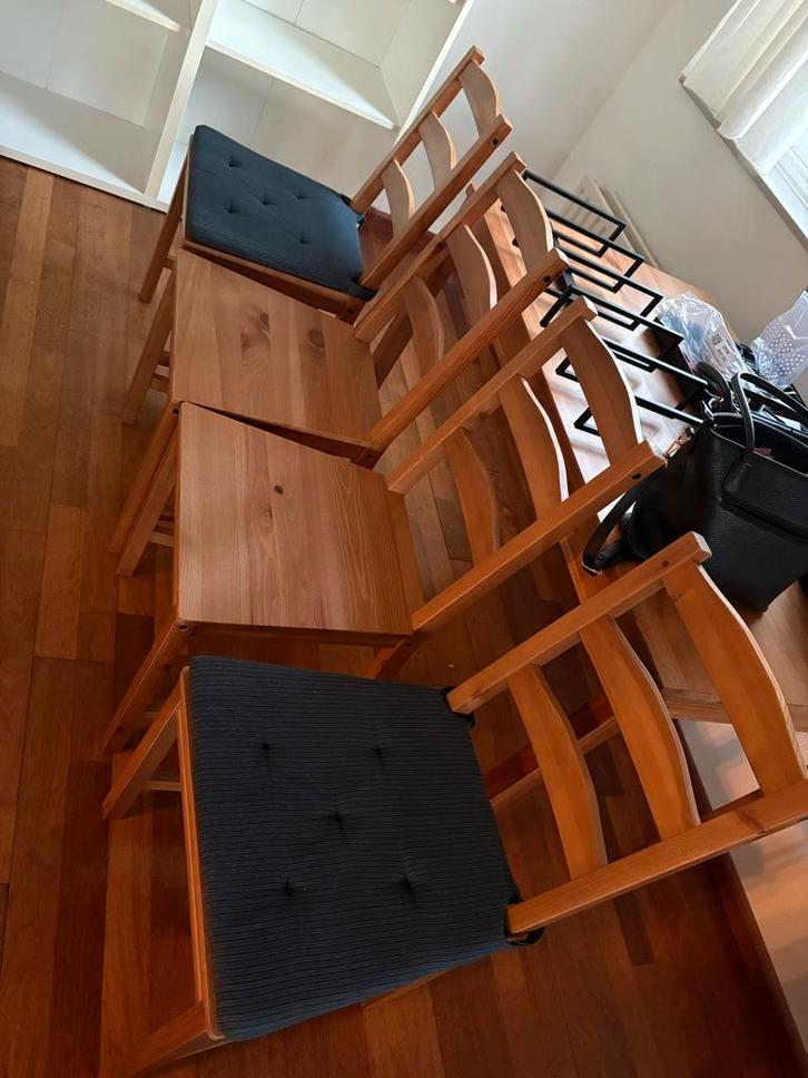 4 Ikea Ivar stoelen + tafel met blauwe zitkussens, Huis en Inrichting, Stoelen, Gebruikt, Vier, Hout, Blauw, Ophalen