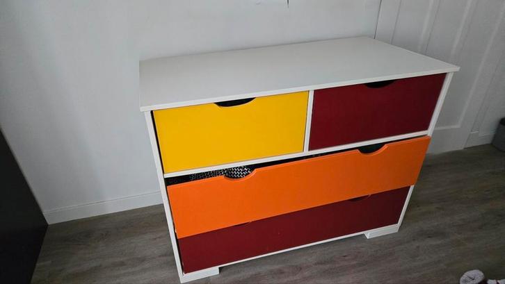 Commode met veel opbergruimte - Breda, Huis en Inrichting, Kasten | Dressoirs, Ophalen