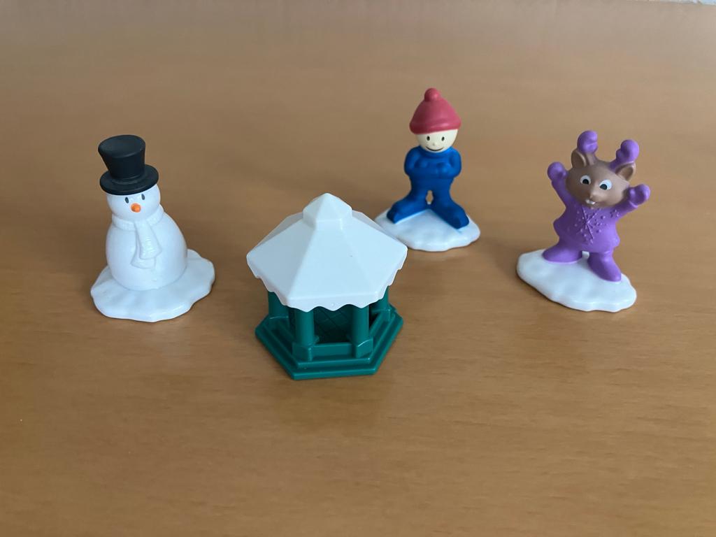 3 poppetjes en 1 prieeltje, Ophalen of Verzenden, Gebruikt, Overige typen