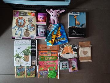 Knutselen en kadootjes. Slingers, muurlamp, washandjes ed beschikbaar voor biedingen
