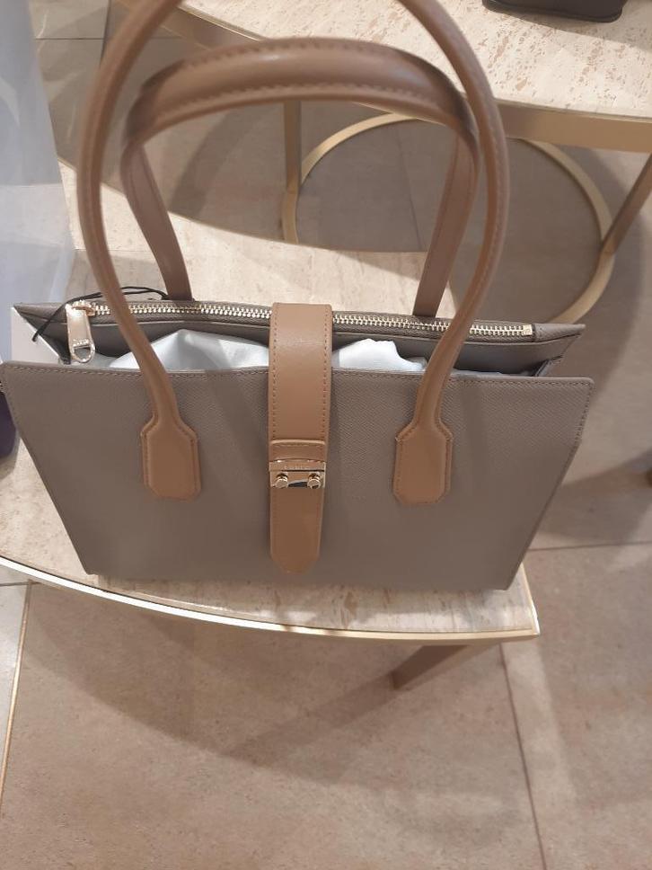 Furla tote bag, Sieraden, Tassen en Uiterlijk, Tassen | Damestassen, Nieuw, Handtas, Bruin, Ophalen of Verzenden