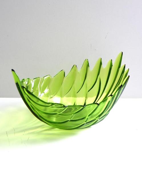 Vintage groen glazen fruitschaal / Jardiniere bladvorm, Huis en Inrichting, Woonaccessoires | Schalen en Manden, Zo goed als nieuw