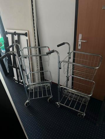2 Post Karretjes beschikbaar voor biedingen