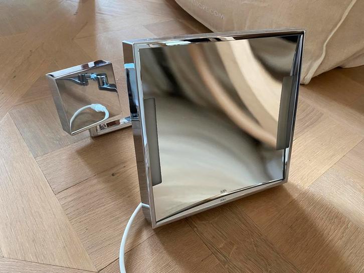 Goed werkende scheer of make-up spiegel met verlichting., Huis en Inrichting, Woonaccessoires | Spiegels, Zo goed als nieuw, Minder dan 50 cm