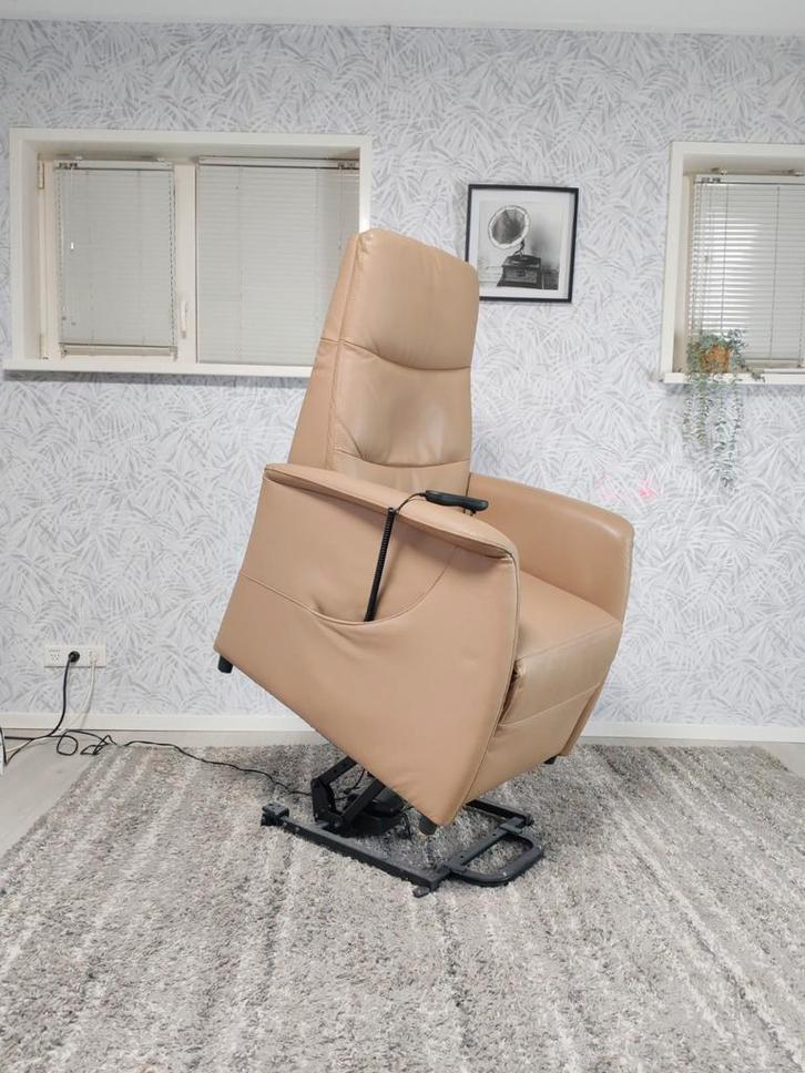 Gealux leren sta op stoel relax fauteuil met garantie, Huis en Inrichting, Fauteuils, Zo goed als nieuw, Leer, 50 tot 75 cm, Minder dan 75 cm