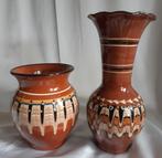 Vintage set van 2 Bulgaarse Troyan Terracotta Vazen - 1960, Antiek en Kunst, Antiek | Vazen, Ophalen of Verzenden