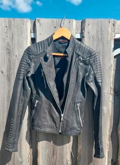 Nieuwstaat, zwart leren jas Froccella maat XS (it 38), Kleding | Dames, Jasjes, Kostuums en Pakken, Zo goed als nieuw, Maat 34 (XS) of kleiner
