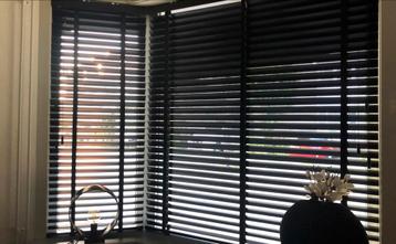 Set van 3 aluminium jaloezieën 50mm mat zwart op maat beschikbaar voor biedingen